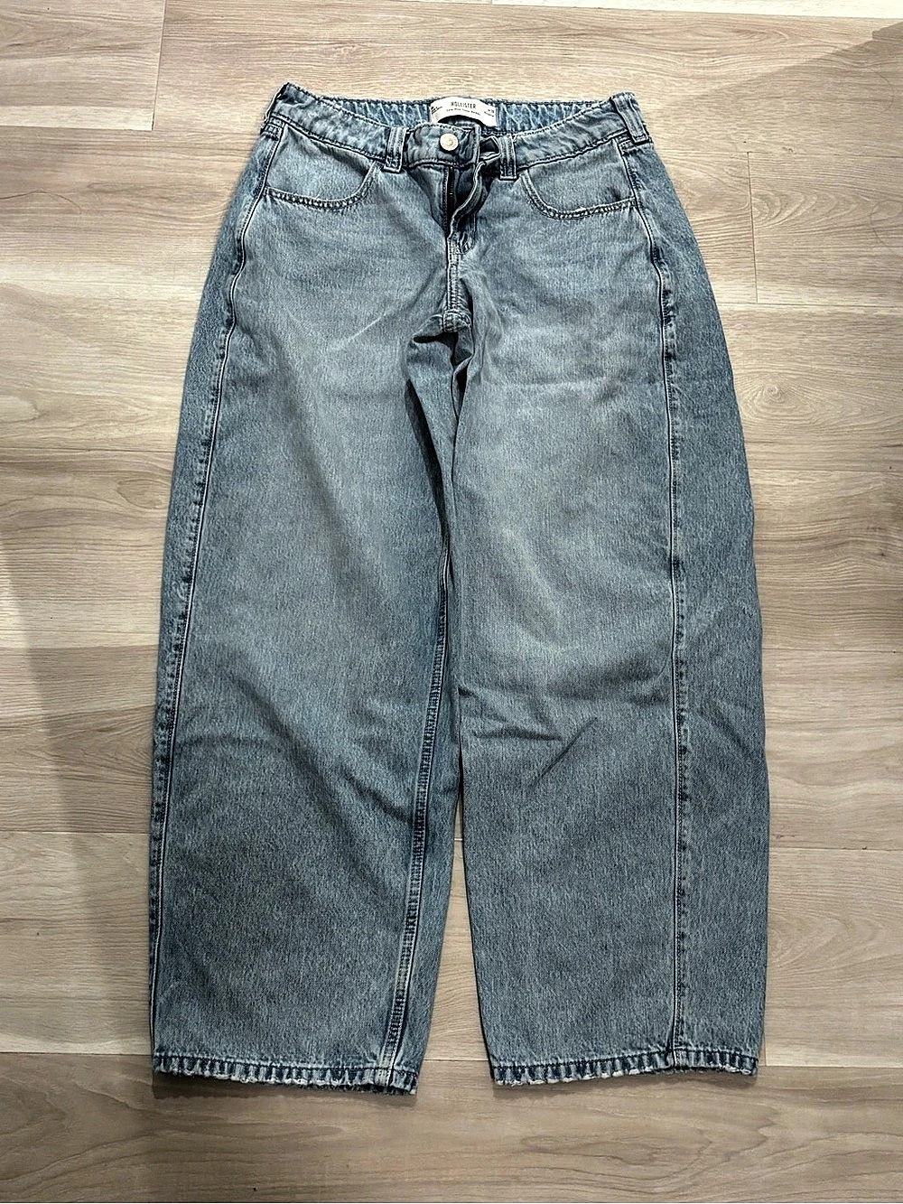 Hollister Low-Rise Taper Baggy Jeans in Blue Waist W28